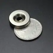 Kör alakú mágnes 20x4mm, 5mm lyukkal