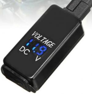 Motoros USB töltő, feszültségkijelző, vízálló, rejthető kivitel