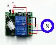 4 csatornás távirányító és 2db független 2 csatornás vevőegység